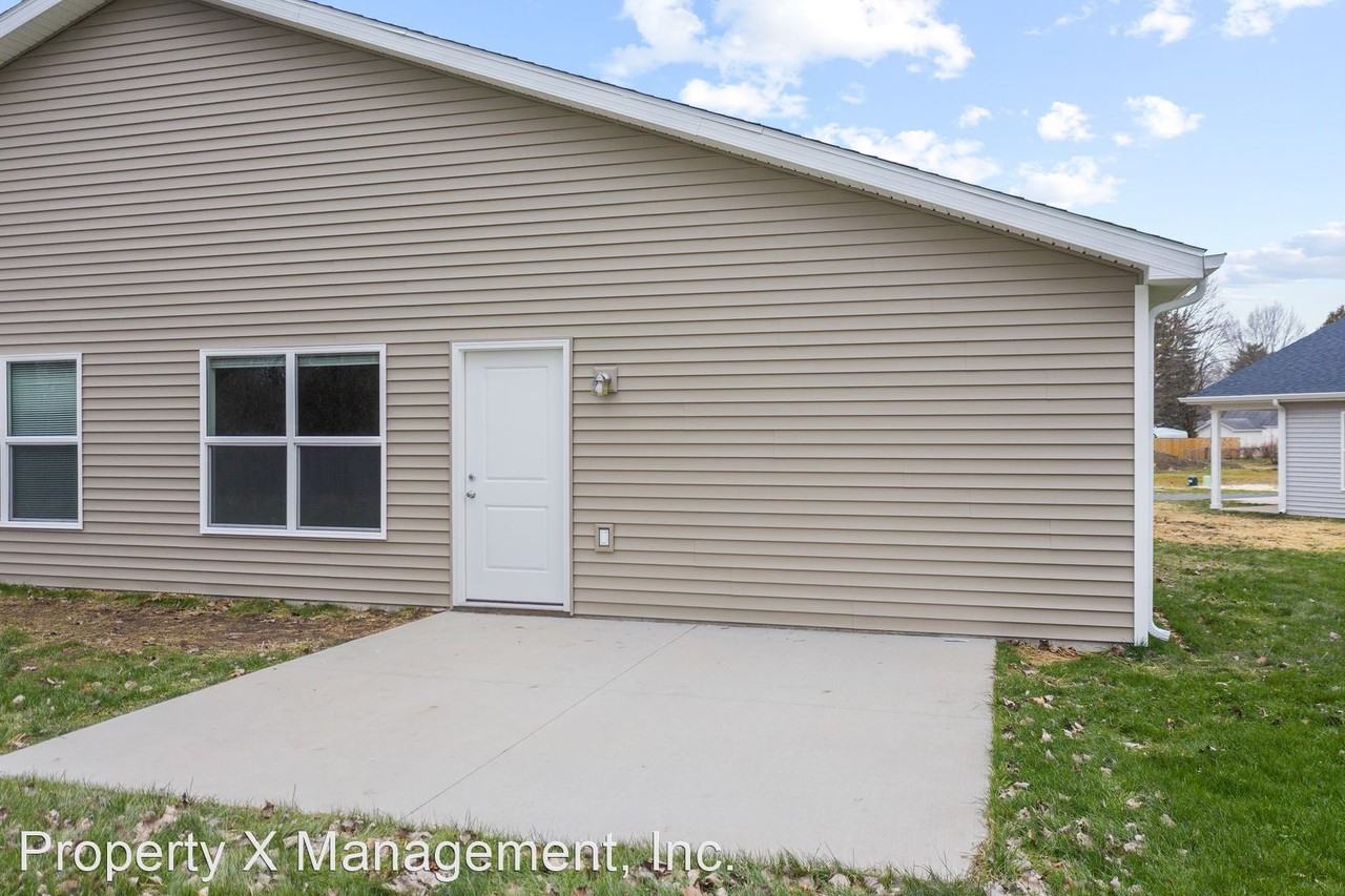 4784 Tyrone Rd - Photo 2 of 10