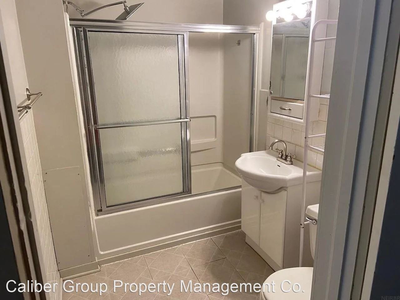 526 W 8th St - Photo 2 of 4