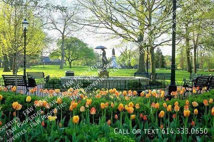 368 E Sycamore St - Photo 3 of 4