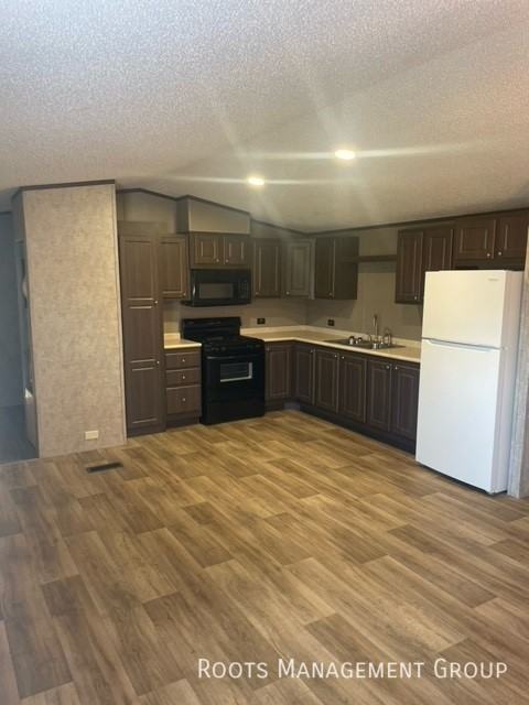 Riviera Courts Dr #192 - Photo 3 of 4