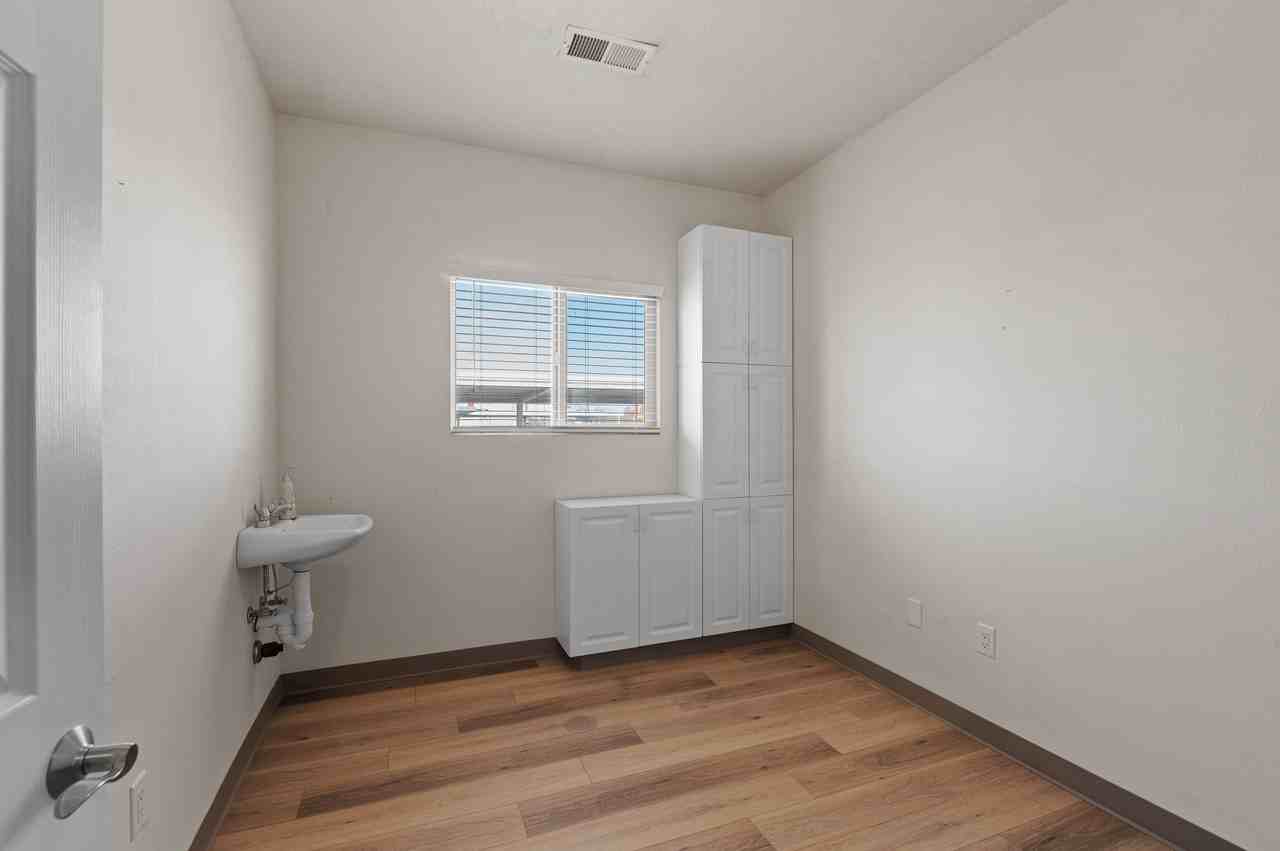 533 Washington St Ne #NA - Photo 3 of 11
