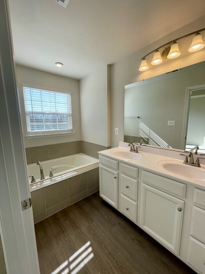 135 Dripping Spring Dr - Photo 4 of 24