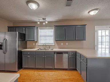 110 Greenfield Cir - Photo 3 of 11