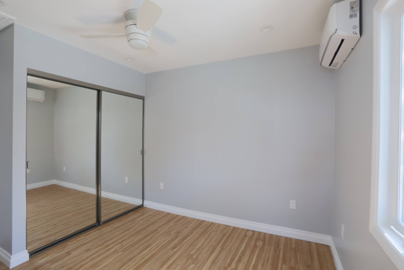 13426 Benfield Ave - Photo 3 of 7