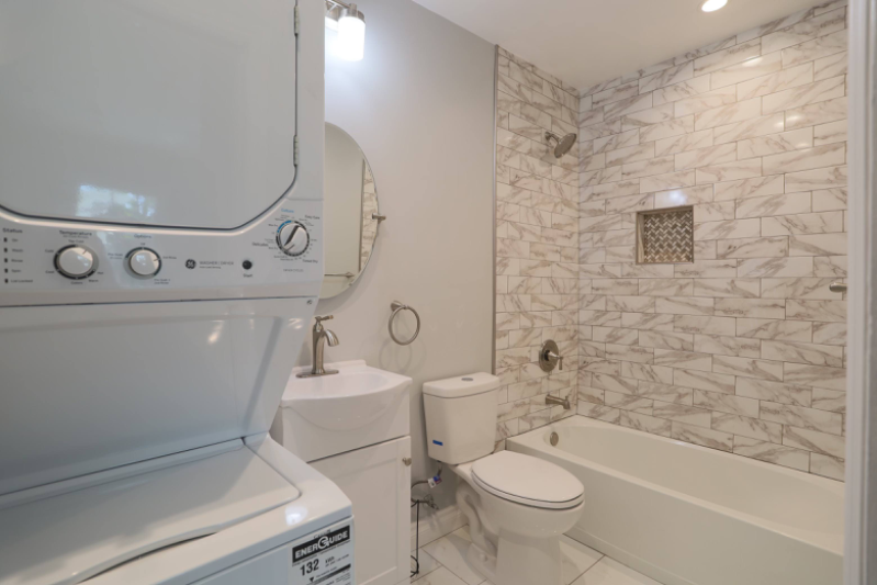 13426 Benfield Ave - Photo 4 of 7