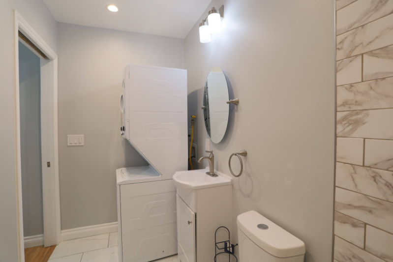 13426 Benfield Ave - Photo 5 of 7