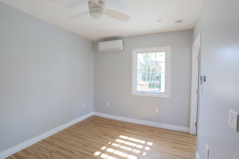 13426 Benfield Ave - Photo 6 of 7