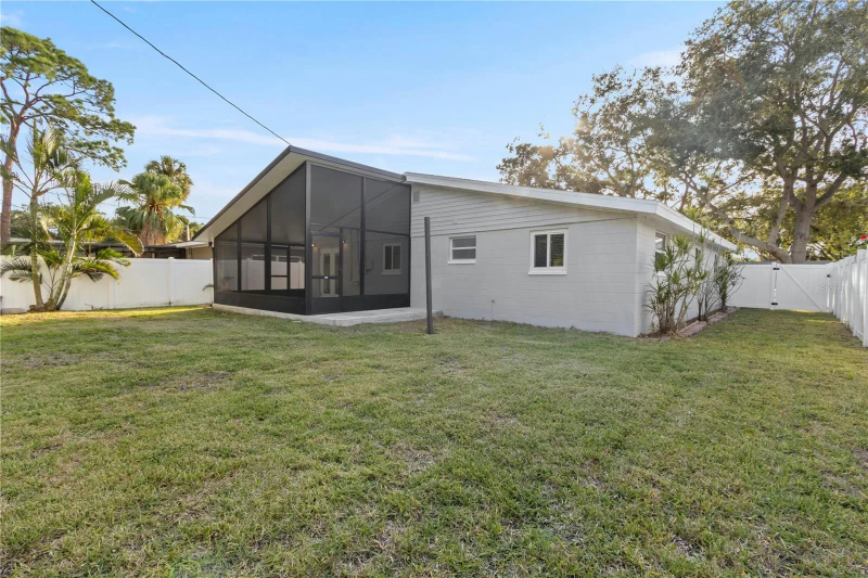 5327 Denver St Ne - Photo 4 of 21