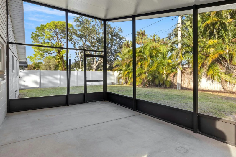 5327 Denver St Ne - Photo 5 of 21