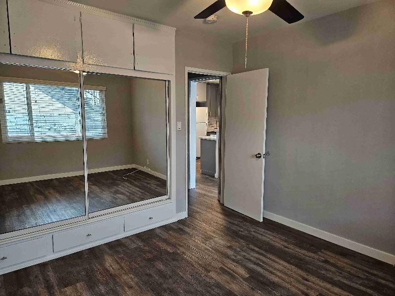 1037 W 12th St - Photo 3 of 6