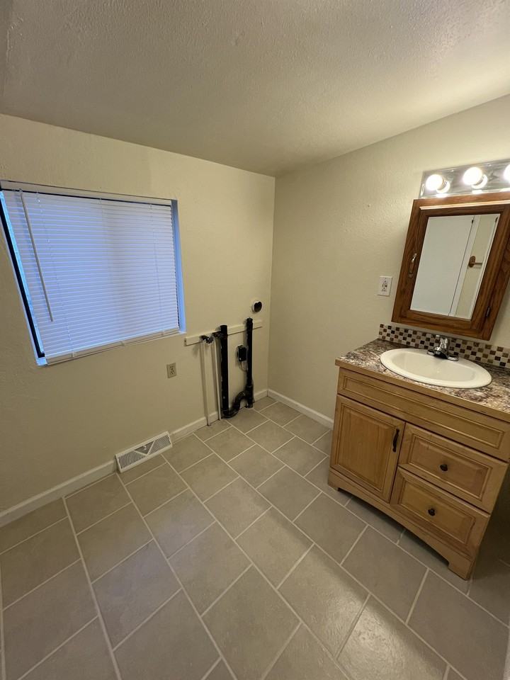 206 S Clayton St #2 - Photo 7 of 7