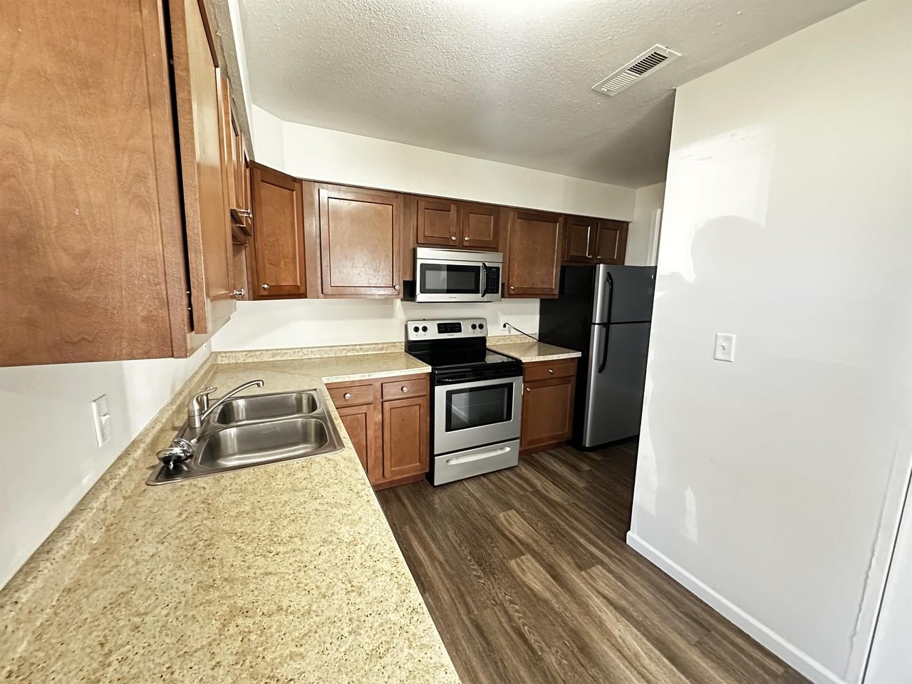 609 W Church St #10 - Photo 2 of 13