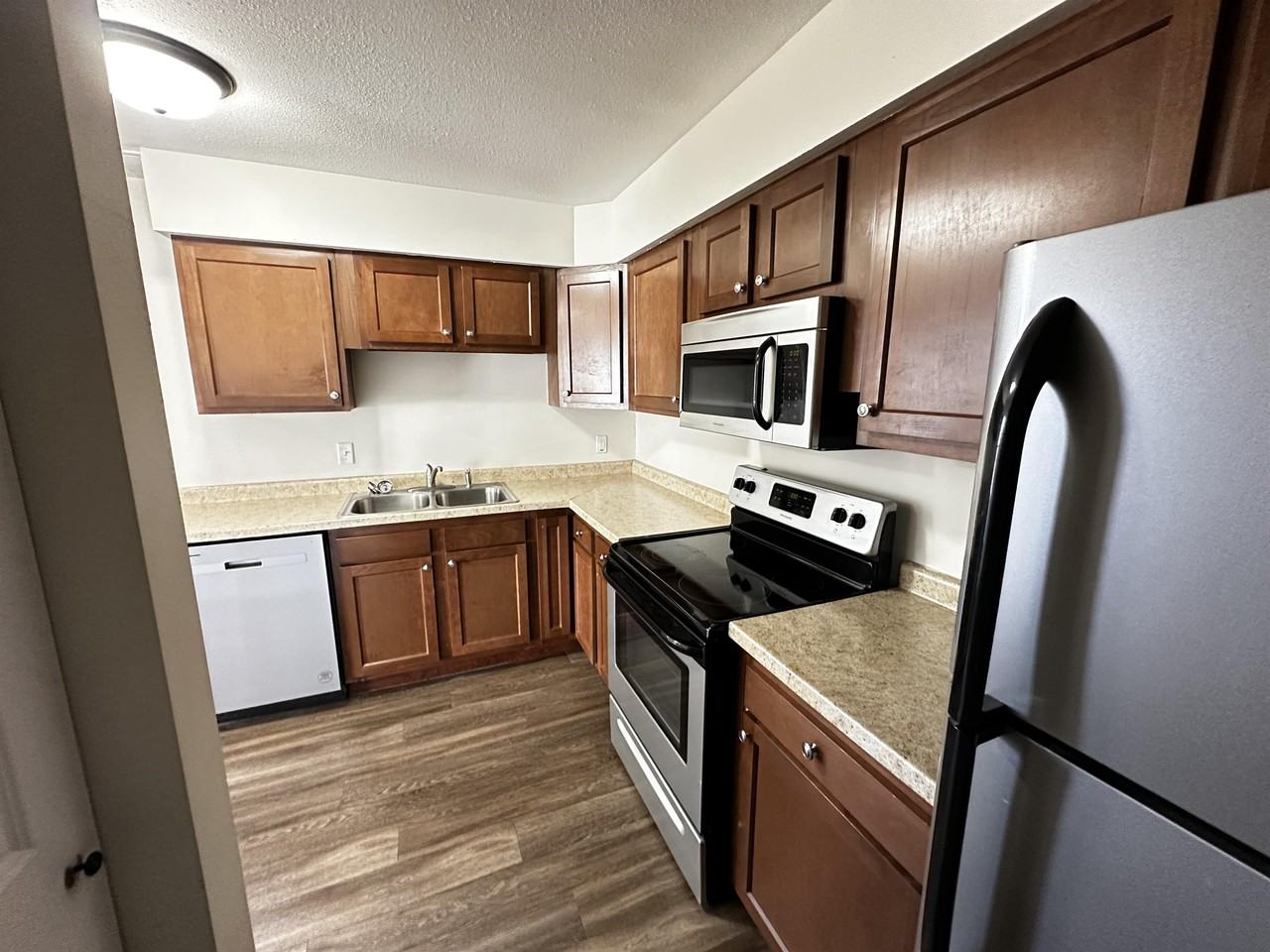 609 W Church St #10 - Photo 3 of 13