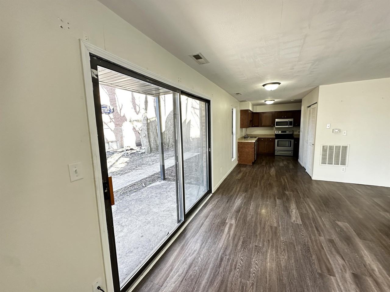 609 W Church St #10 - Photo 4 of 13