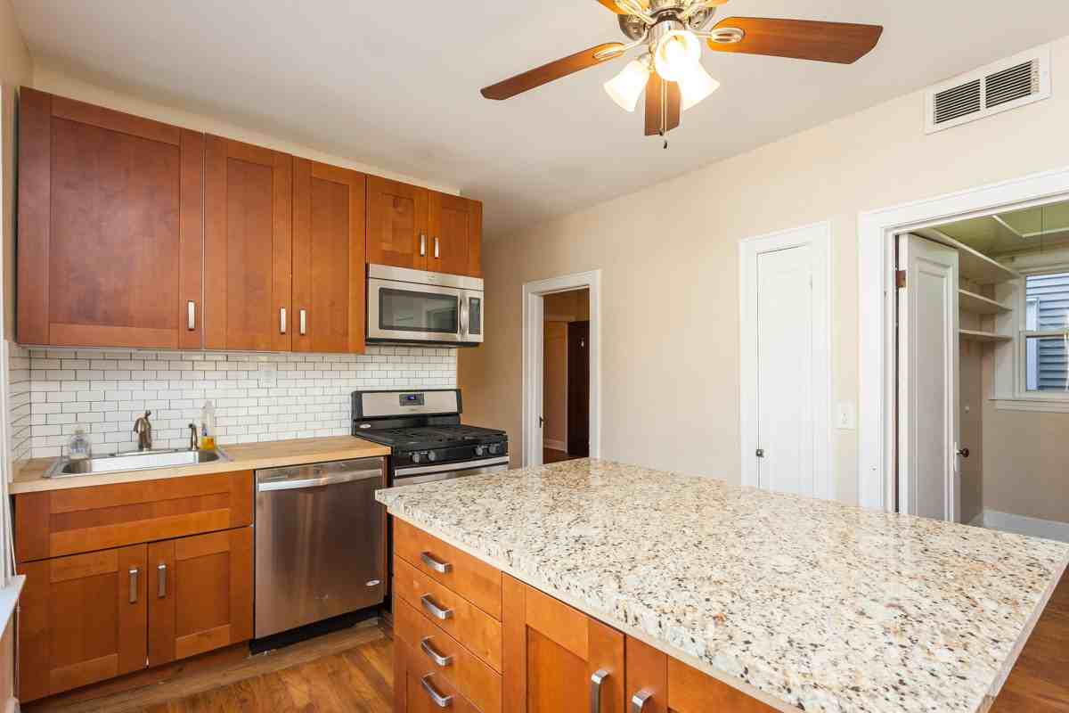 2459 N Ashland Ave #2F - Photo 4 of 30