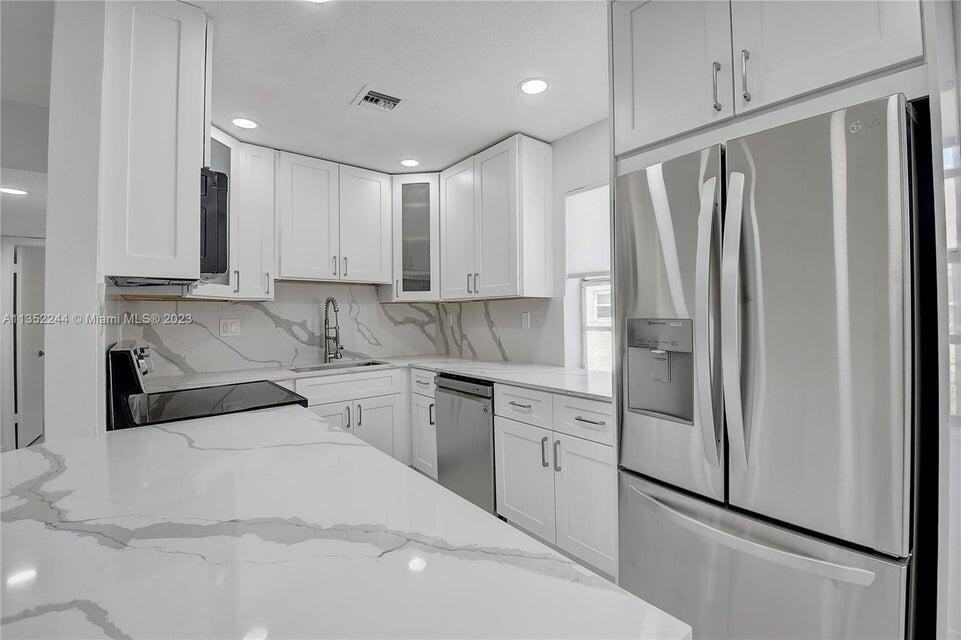 318 Monaco G - Photo 3 of 8