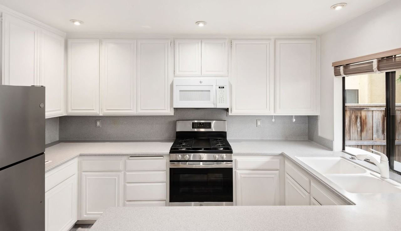 130 W Alamar Ave #3 - Photo 6 of 18