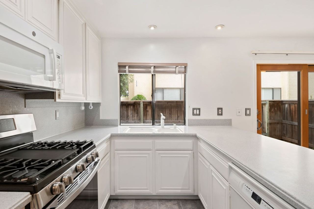 130 W Alamar Ave #3 - Photo 7 of 18