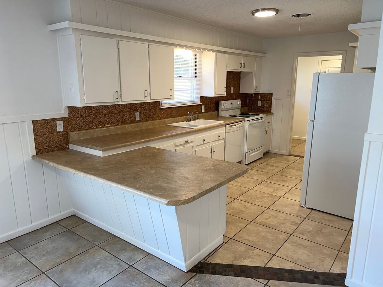 5413 7th St - Photo 3 of 11