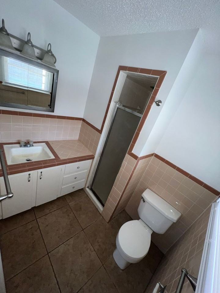 5413 7th St - Photo 5 of 11