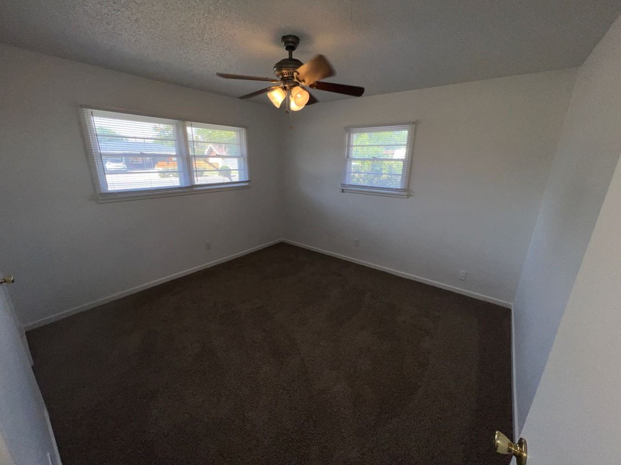 5413 7th St - Photo 7 of 11