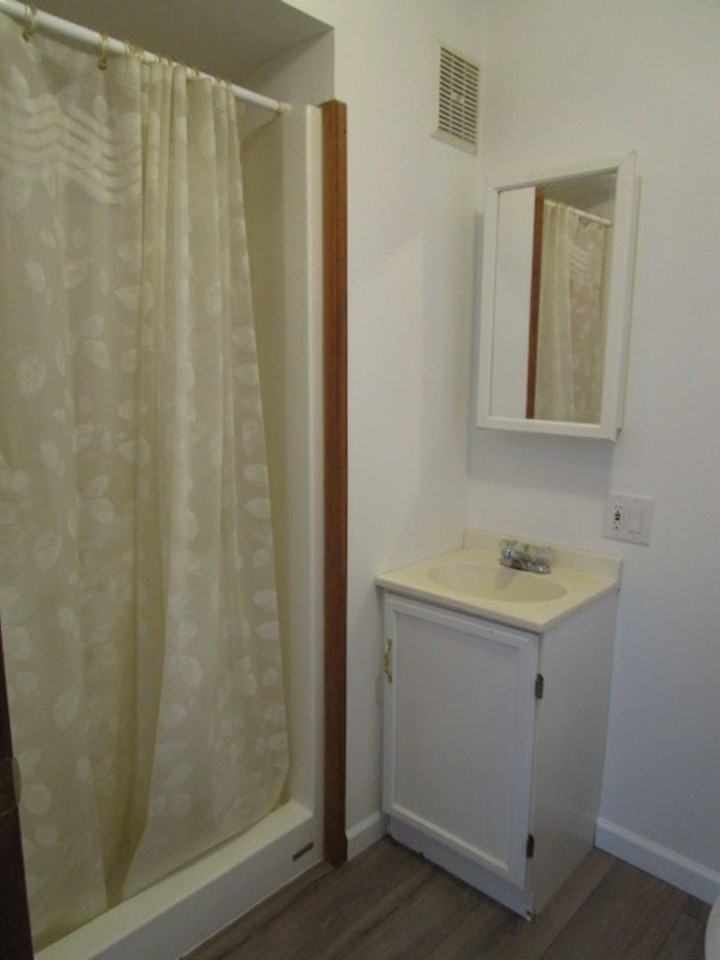 1114 Fidalgo St - Photo 6 of 11