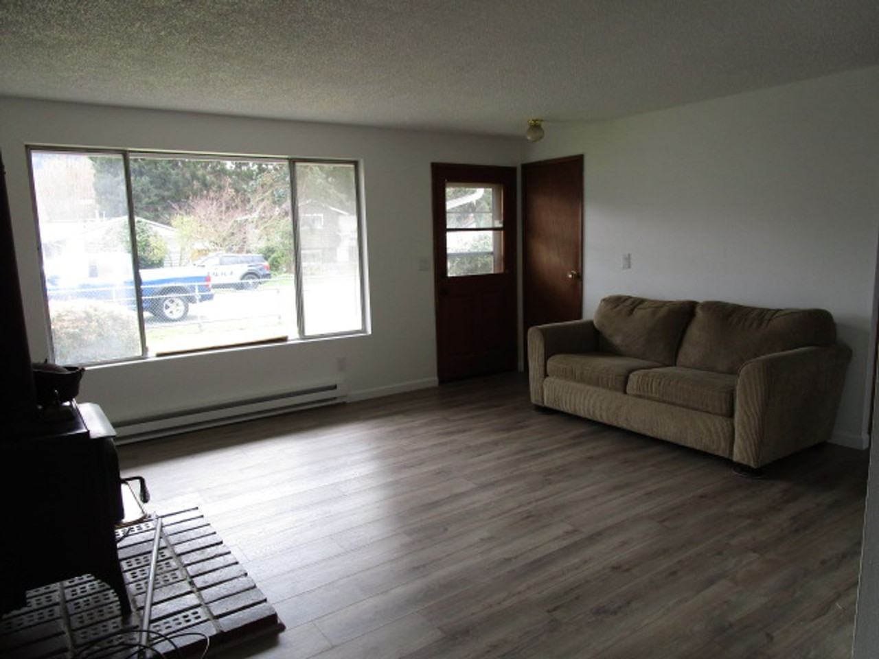1114 Fidalgo St - Photo 2 of 11