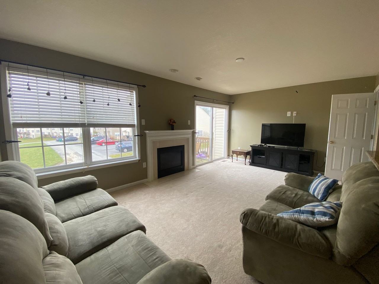 239 Cartledge Ln - Photo 2 of 20
