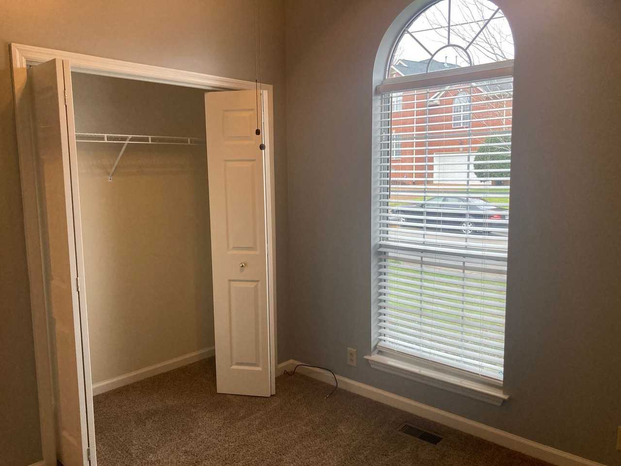 637 Waywood Cir - Photo 3 of 14