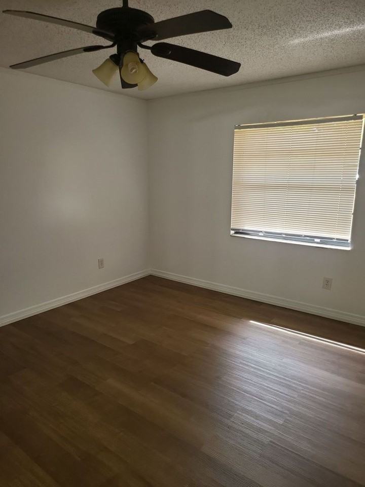 4741 Pilgrims Way - Photo 4 of 22