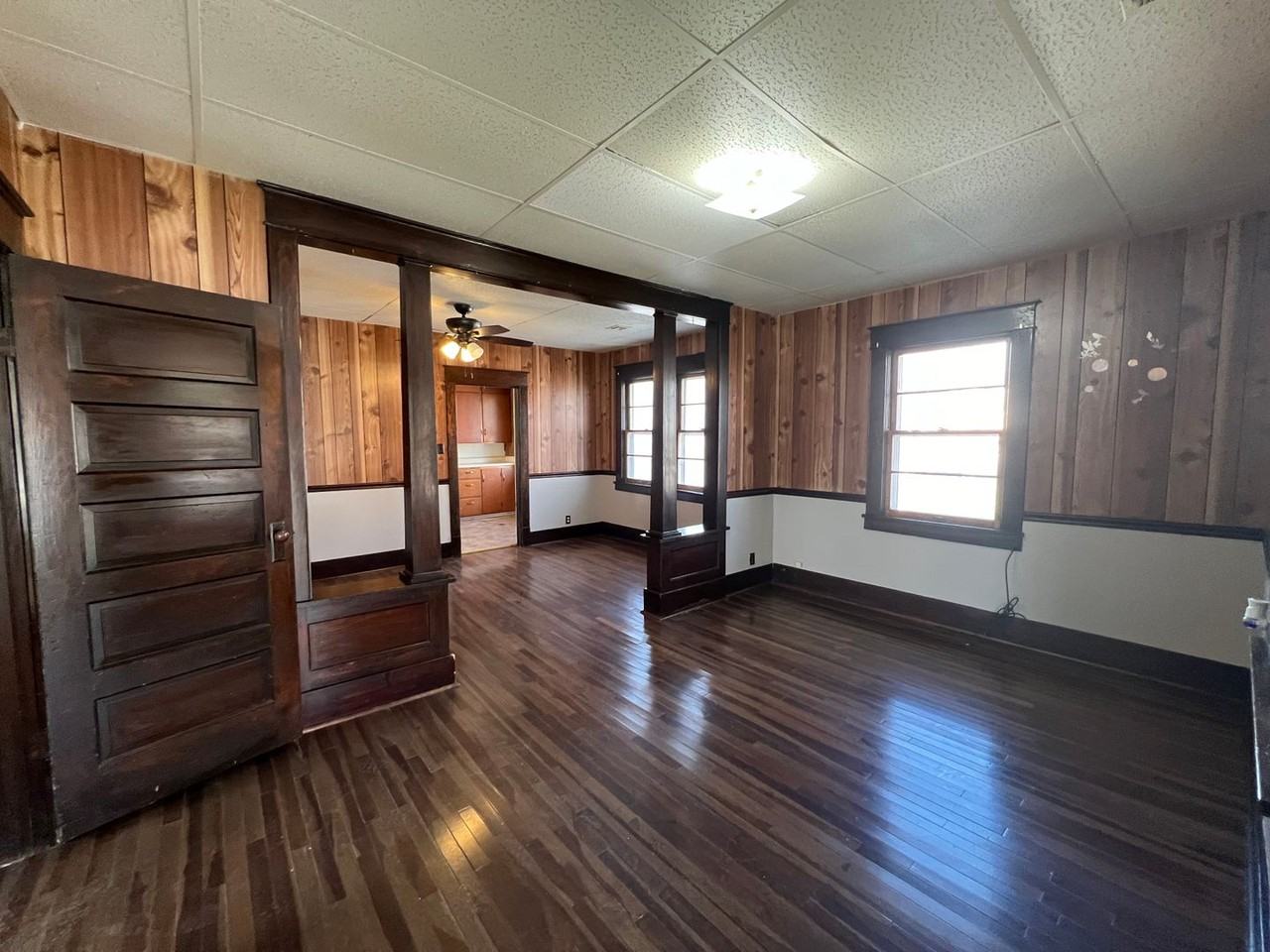 527 W Elm St - Photo 3 of 13