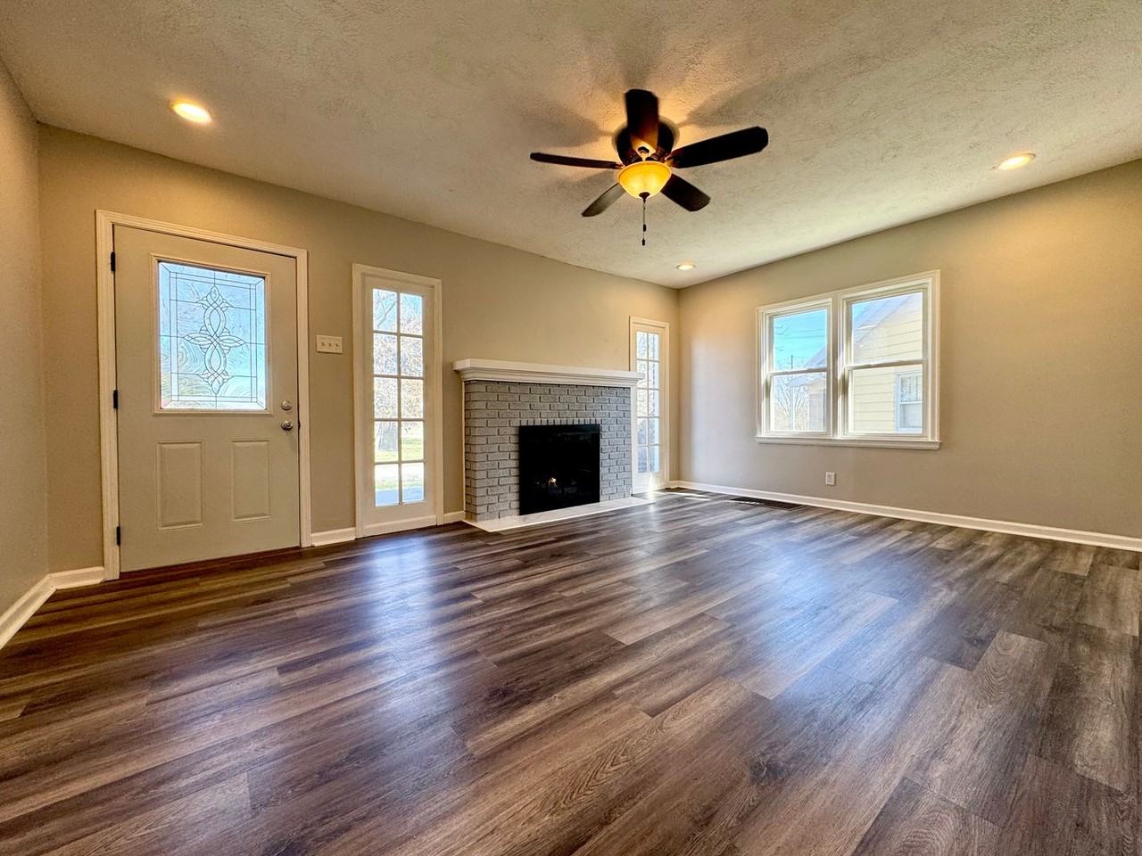 2355 Dahlen Ave - Photo 6 of 20
