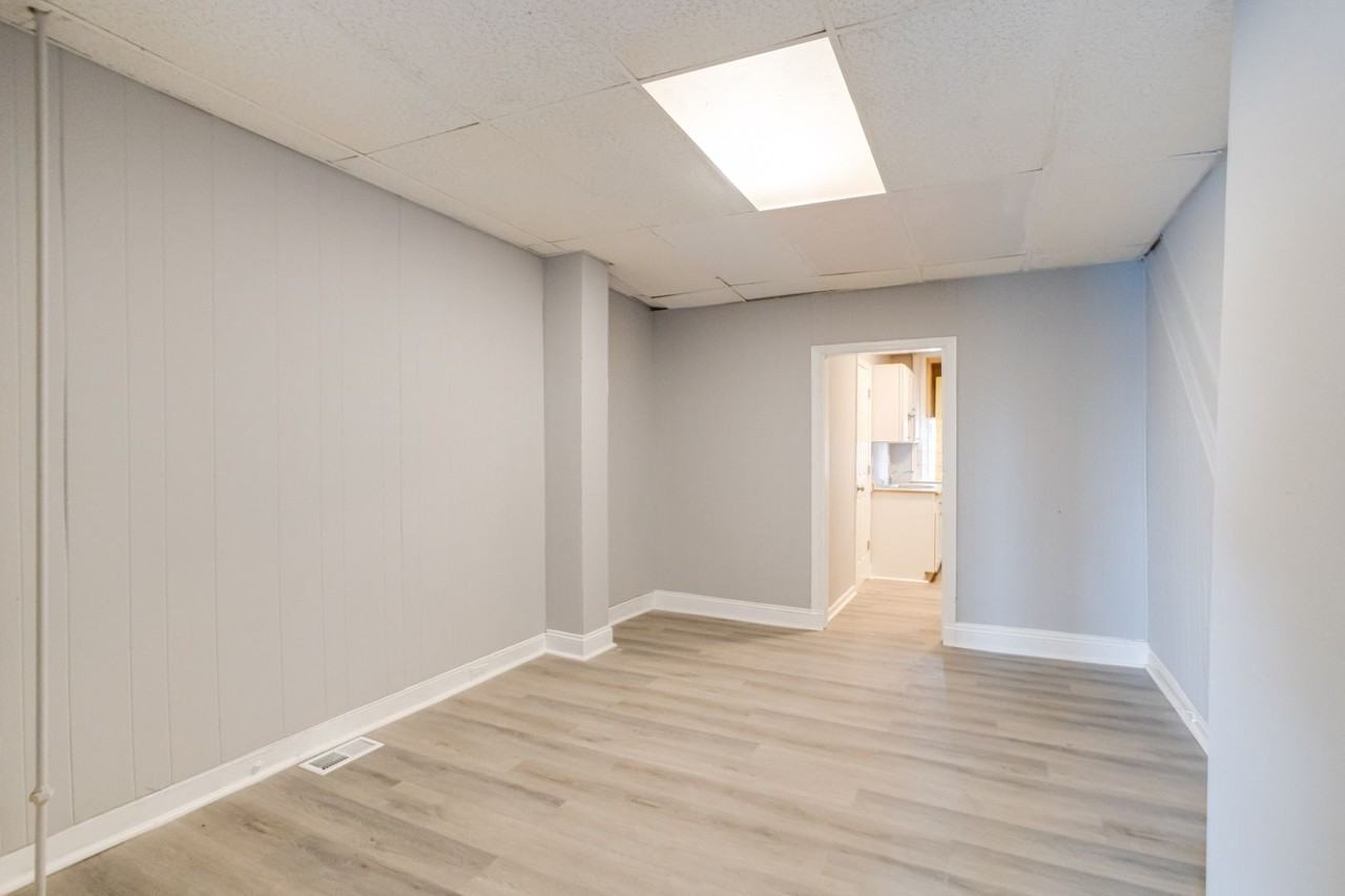 404 N Franklintown Rd - Photo 2 of 14