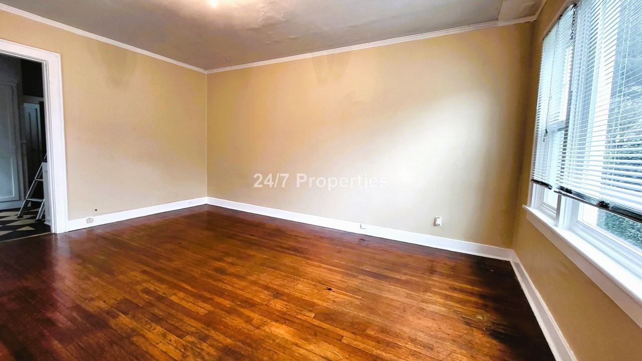 2918 Se Madison St - Photo 2 of 11