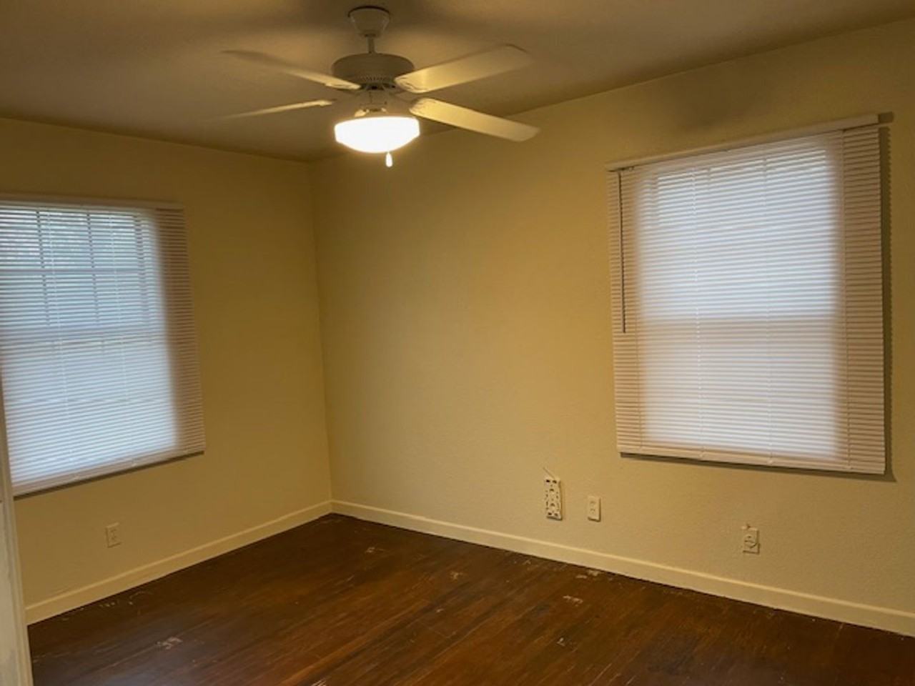 733 Shelton St - Photo 3 of 11