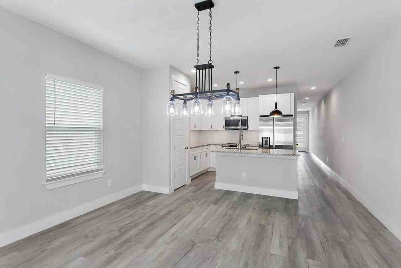 807 7th Ave S - Photo 4 of 24
