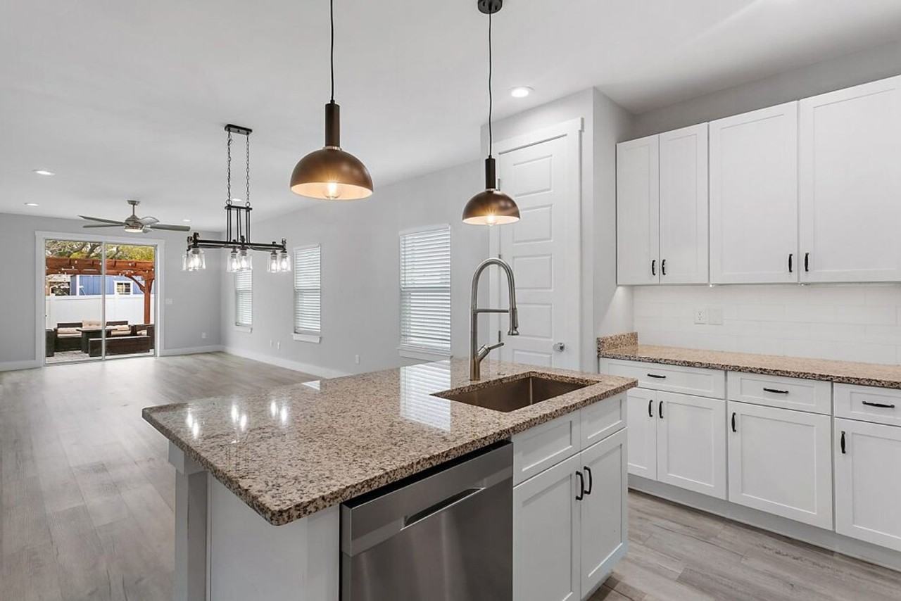 807 7th Ave S - Photo 5 of 24