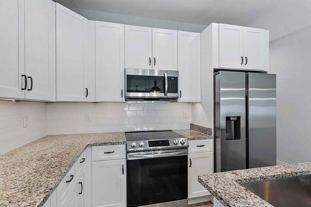 807 7th Ave S - Photo 6 of 24
