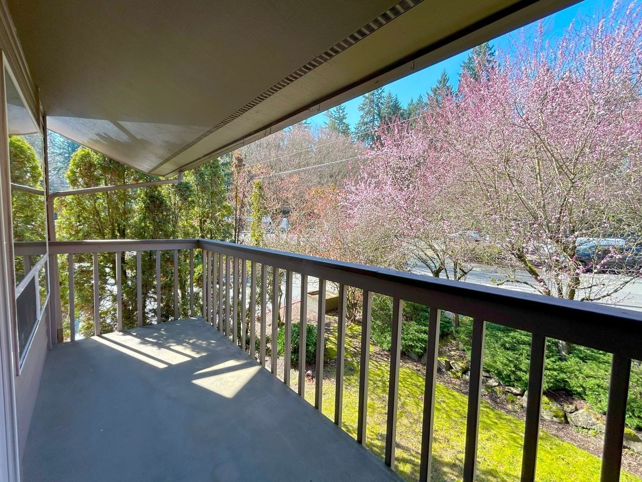 Bellefield Manor - Photo 7 of 38