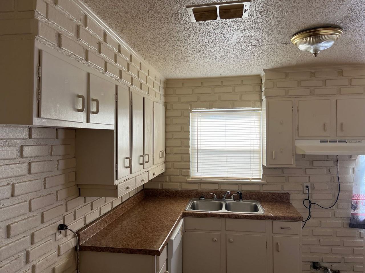 2747 Rosemont Street - Photo 3 of 8