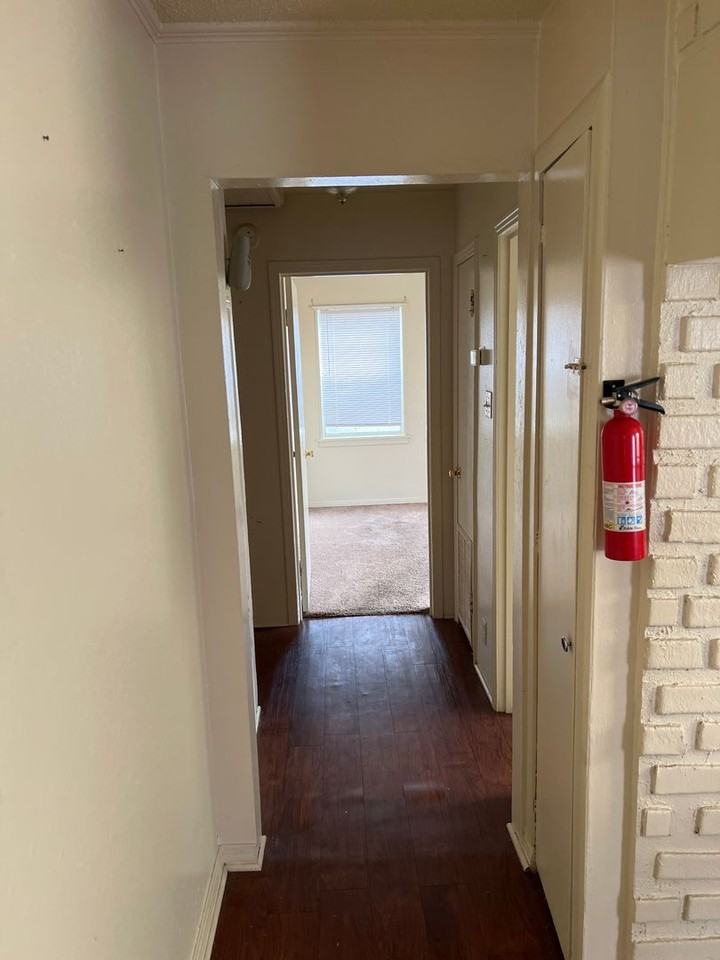 2747 Rosemont Street - Photo 5 of 8