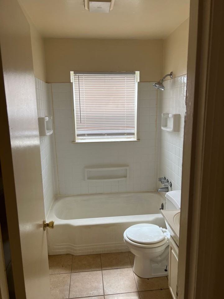 2747 Rosemont Street - Photo 6 of 8