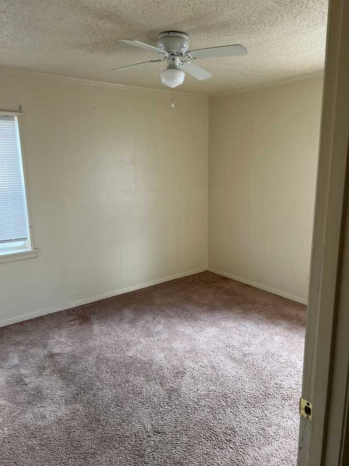 2747 Rosemont Street - Photo 7 of 8