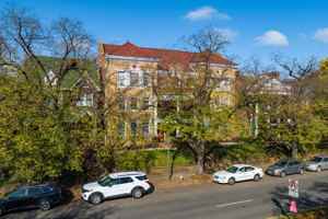 featured image of 215 S Arthur Ashe Blvd