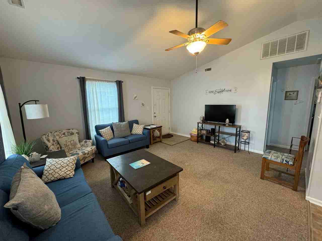 203 Soundview Dr - Photo 5 of 15