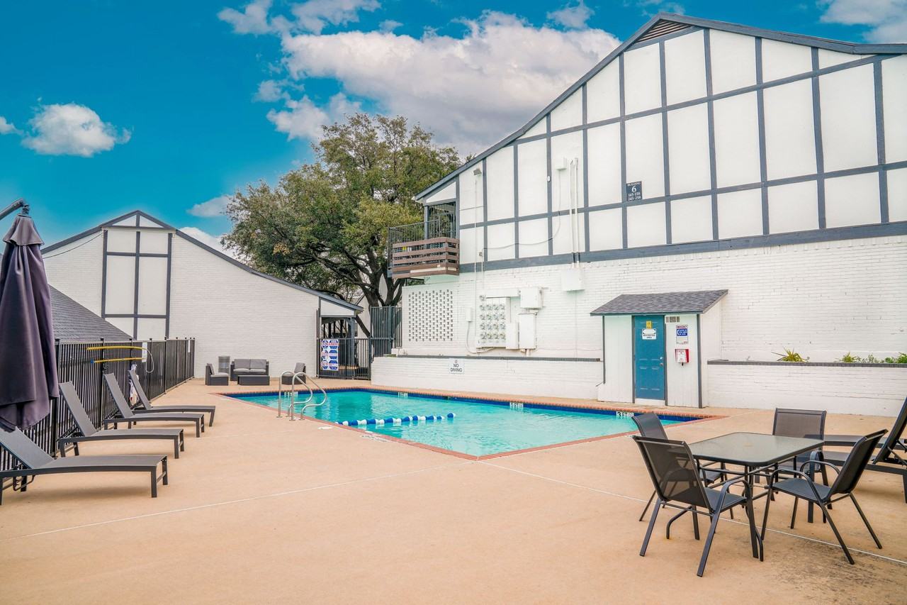 The Sutton on Park Lane - Photo 4 of 50