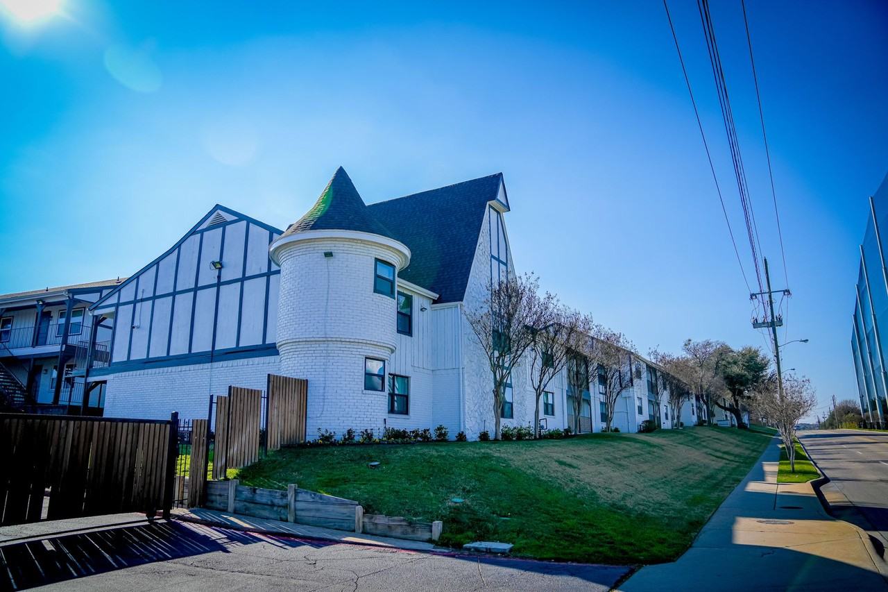 The Sutton on Park Lane - Photo 5 of 50