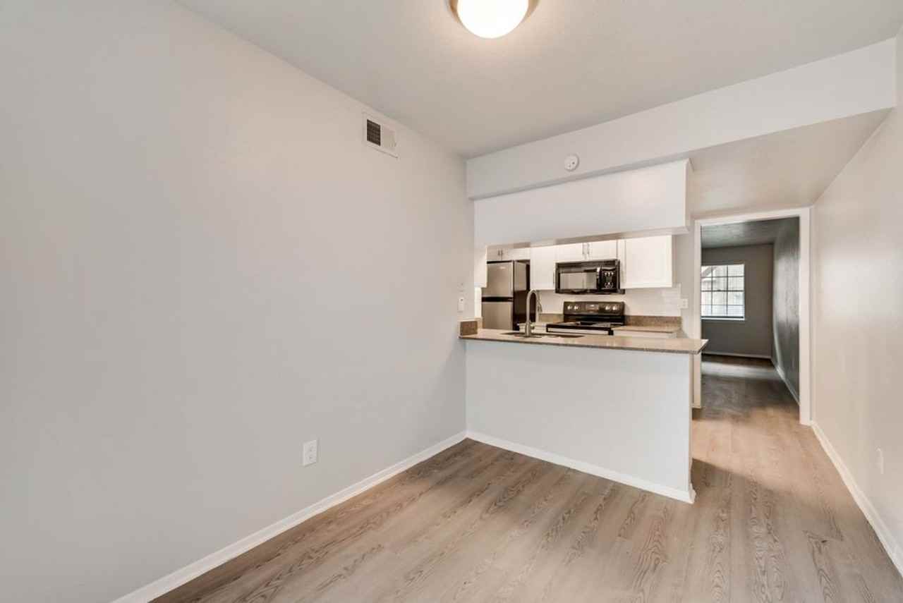 The Sutton on Park Lane - Photo 6 of 50