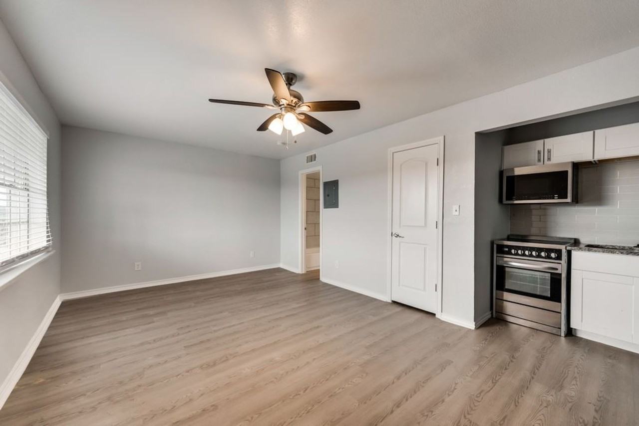 The Sutton on Park Lane - Photo 7 of 50