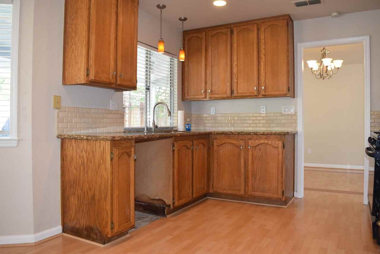 1024 Mcrae Way - Photo 6 of 22